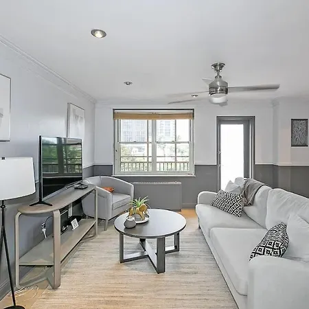 Downtown 1 Bedroom High Rise Condo With Balcony